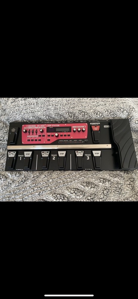 BOSS RC-300 Guitar multi-effects pedal Loop Station W/ AC Adapter USB XLR INPUT.