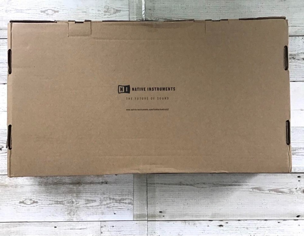 Native Instruments TRAKTOR KONTROL S2 MK3 Digital DJ Controller Black Tabletop