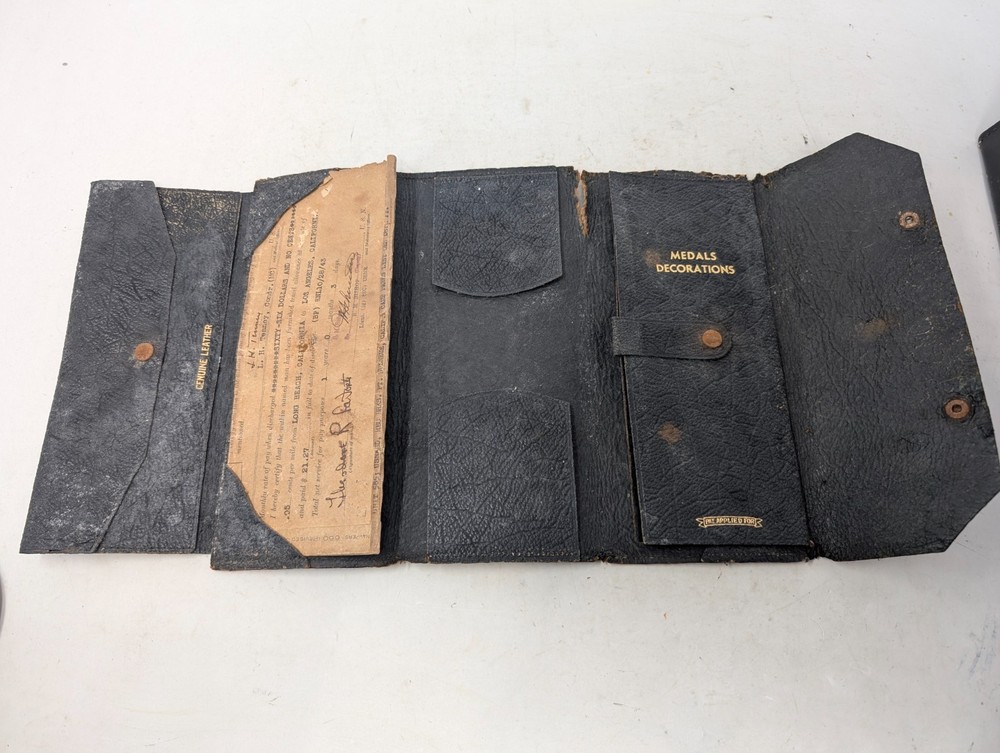 WWII US Navy Honorable Discharge Leather Folder w/ Original Documents (231)