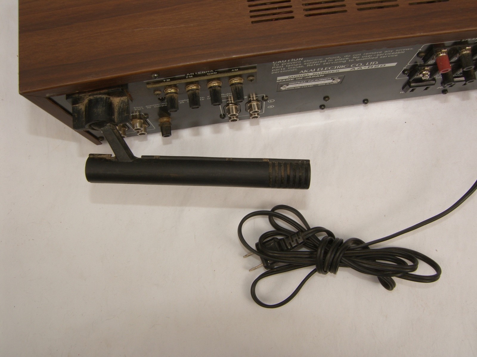 Akai AA-R20 AM/FM Stereo Receiver 26 Watts (Circa 1980) Silver Face Works Tested