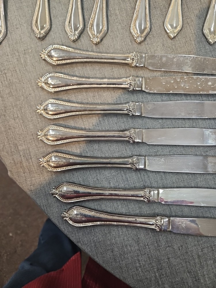 International Silver-Plated Yorkshire Bead Flatware 35pc 7 Place Settings