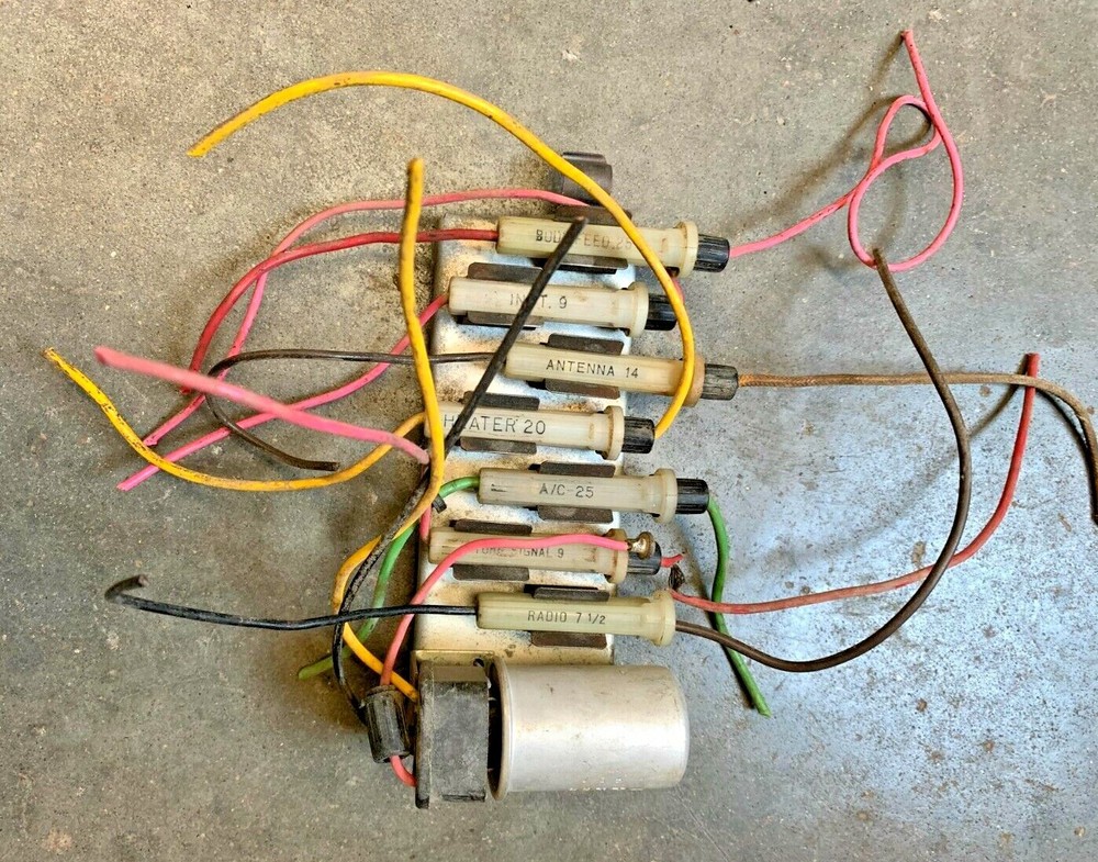 1957 CADILLAC FUSE BLOCK