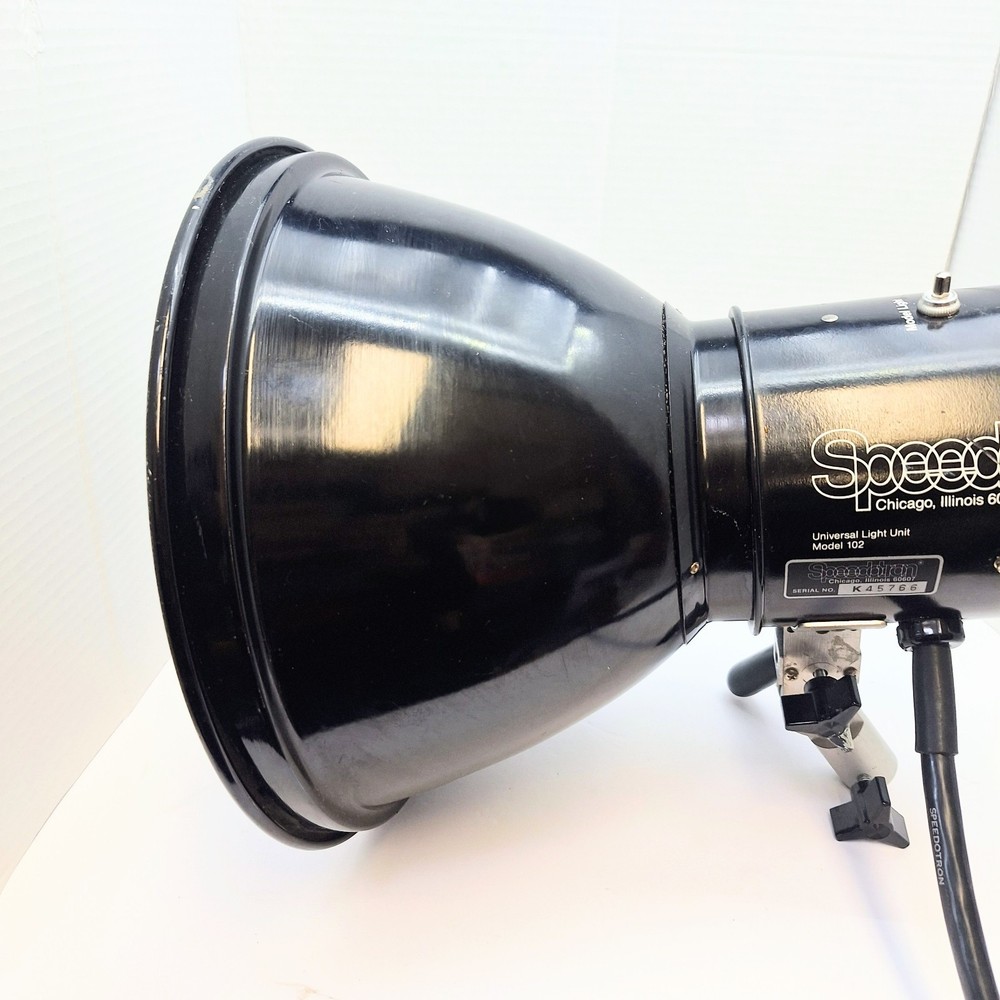 SPEEDOTRON STUDIO CLASSIC 102 UNIVERSAL LIGHT UNIT Large Flash And Reflector