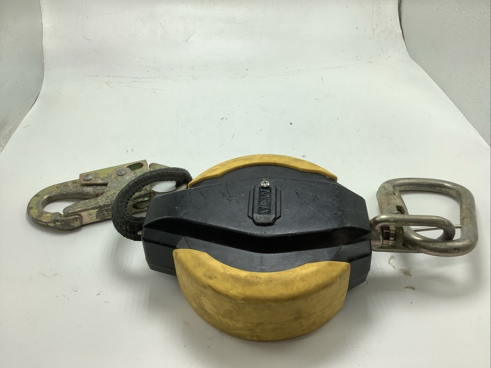 Msa Workman Pfl Retractable Lanyard 10ft Pre-owned