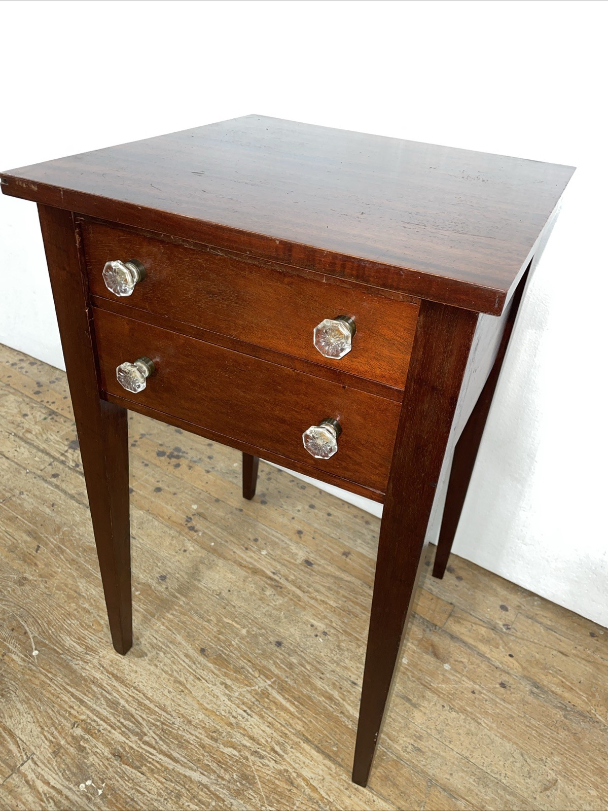 Vintage Mahogany 2 Drawer Table Nightstand lamp stand Glass knobs