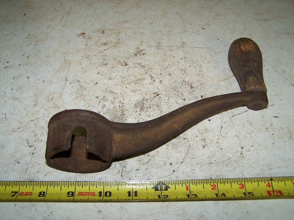 Cast Iron Crank Handle Corn Sheller Grinder Roller Farm Implement 1 5/8" Shaft