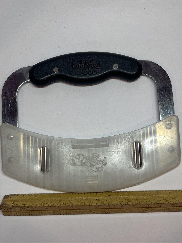 PAMPERED CHEF HAND HELD ROCKING SERRATED SLICER/CHOPPER