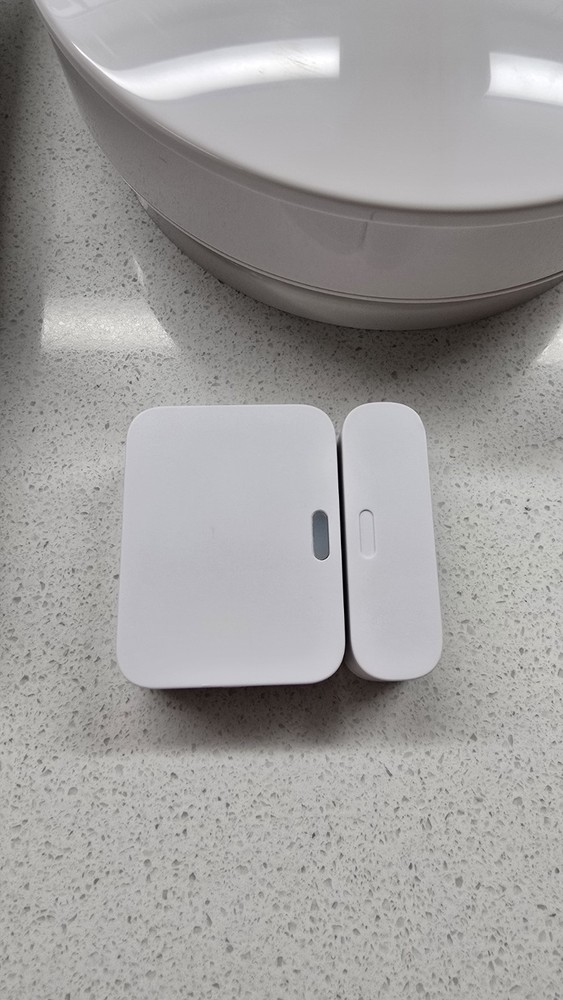 SimpliSafe Wireless Alarm Kit Keypad Base Station Camera Sensor Smoke Detector