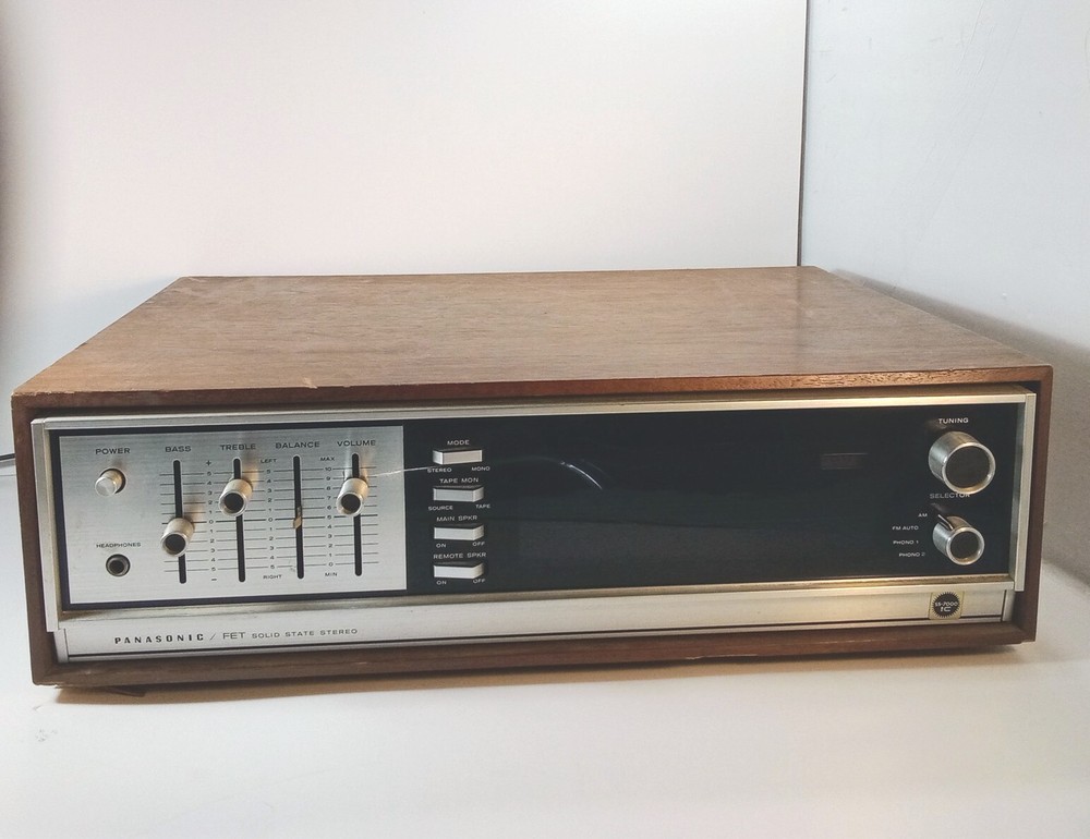 Panasonic FM/AM Solid State Stereo Receiver SA-700-READ