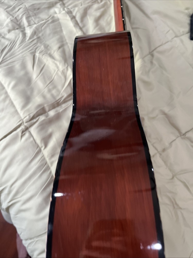 ariana guitar 570