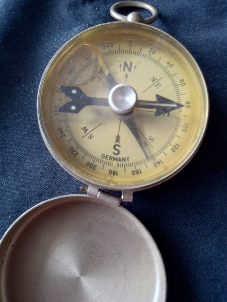 WW II Thumb Field Compass Germany