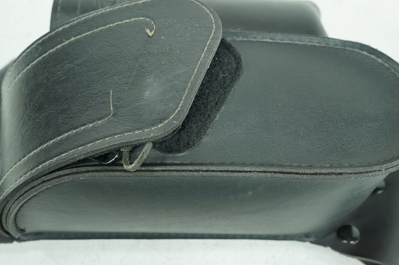 01 Harley Touring Electra Glide Ultra OEM Onboard Tool Bag Leather Storage Torn