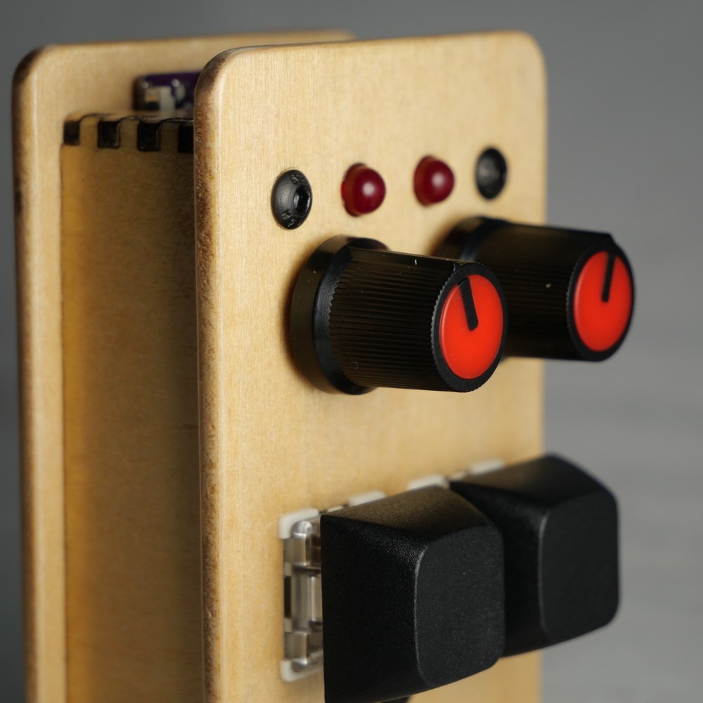 madMidiMiniClassicPlus Midi Controller 2 buttons, 2 potentiometers, 2 LEDs