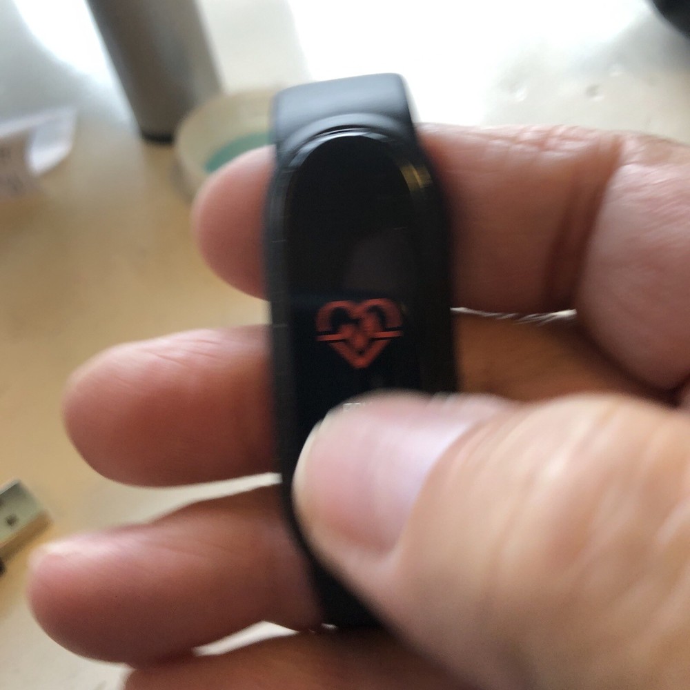 Smartwatch With Dedicated Charge Head