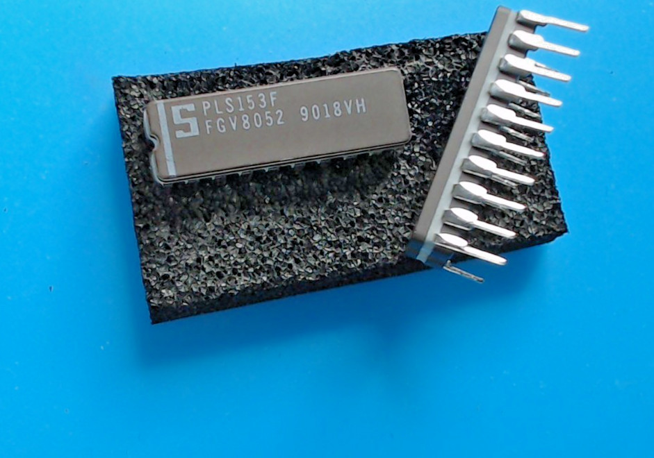 Lot of 5x Signetics PLS153F Programmable Logic Array ICs – 20-Pin Ceramic-NOS