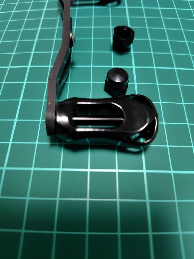 Bait reel handle left and right