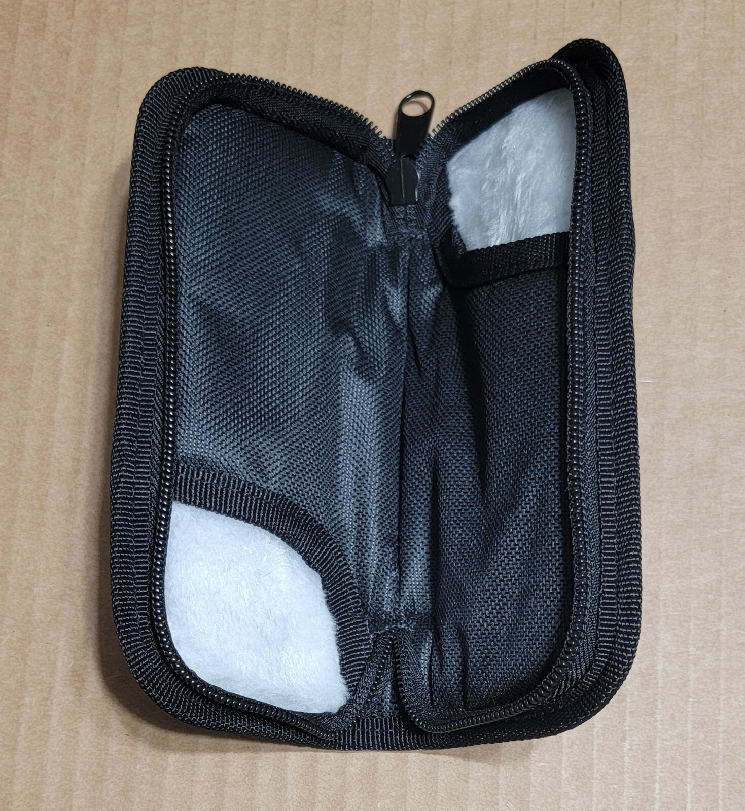 7" X 3" (exterior) ZIP UP CASE FOR TWO FOLDING KNIFE, PADDED BLACK CORDURA AC211