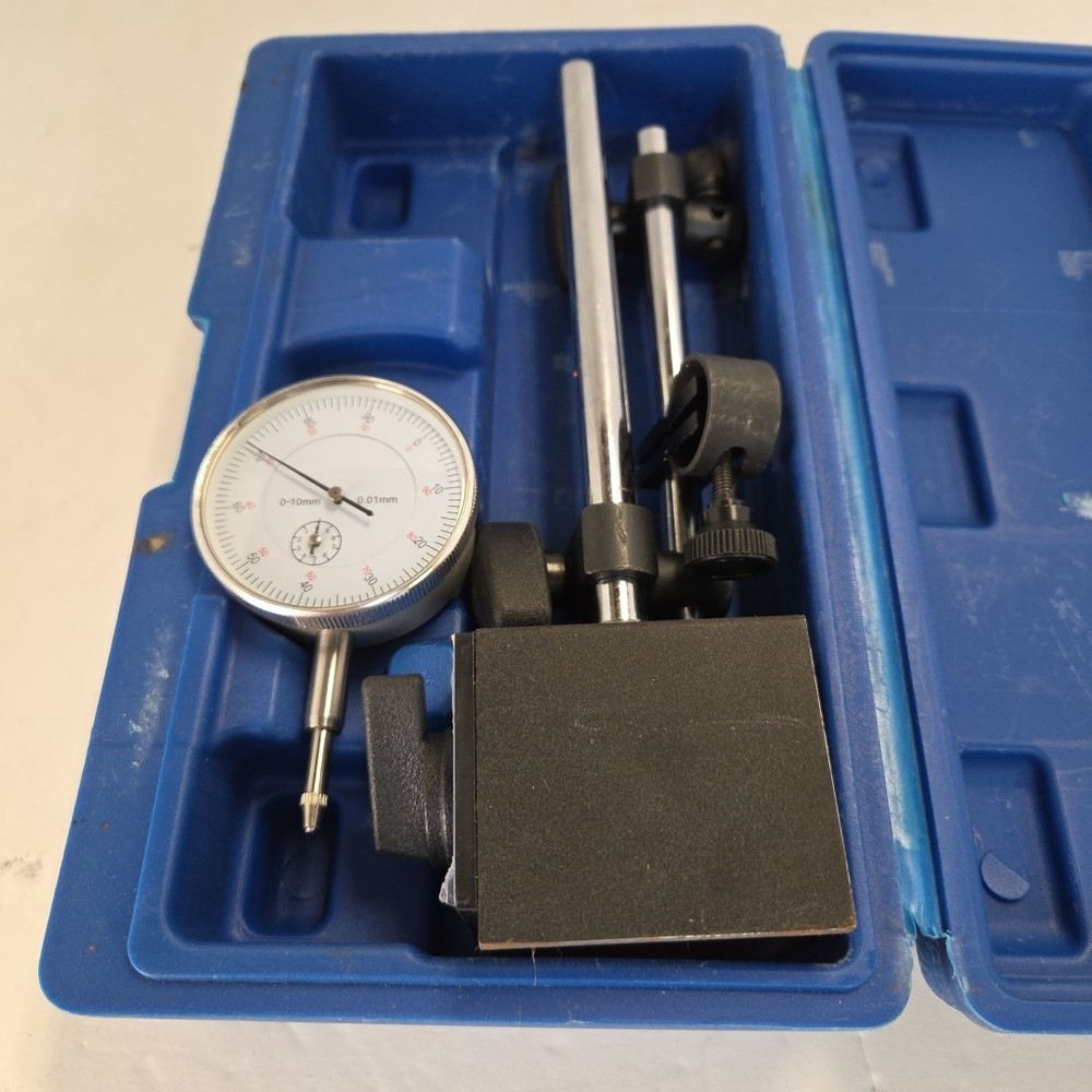 Indicator Set with -Magnetic Base Measuring Device