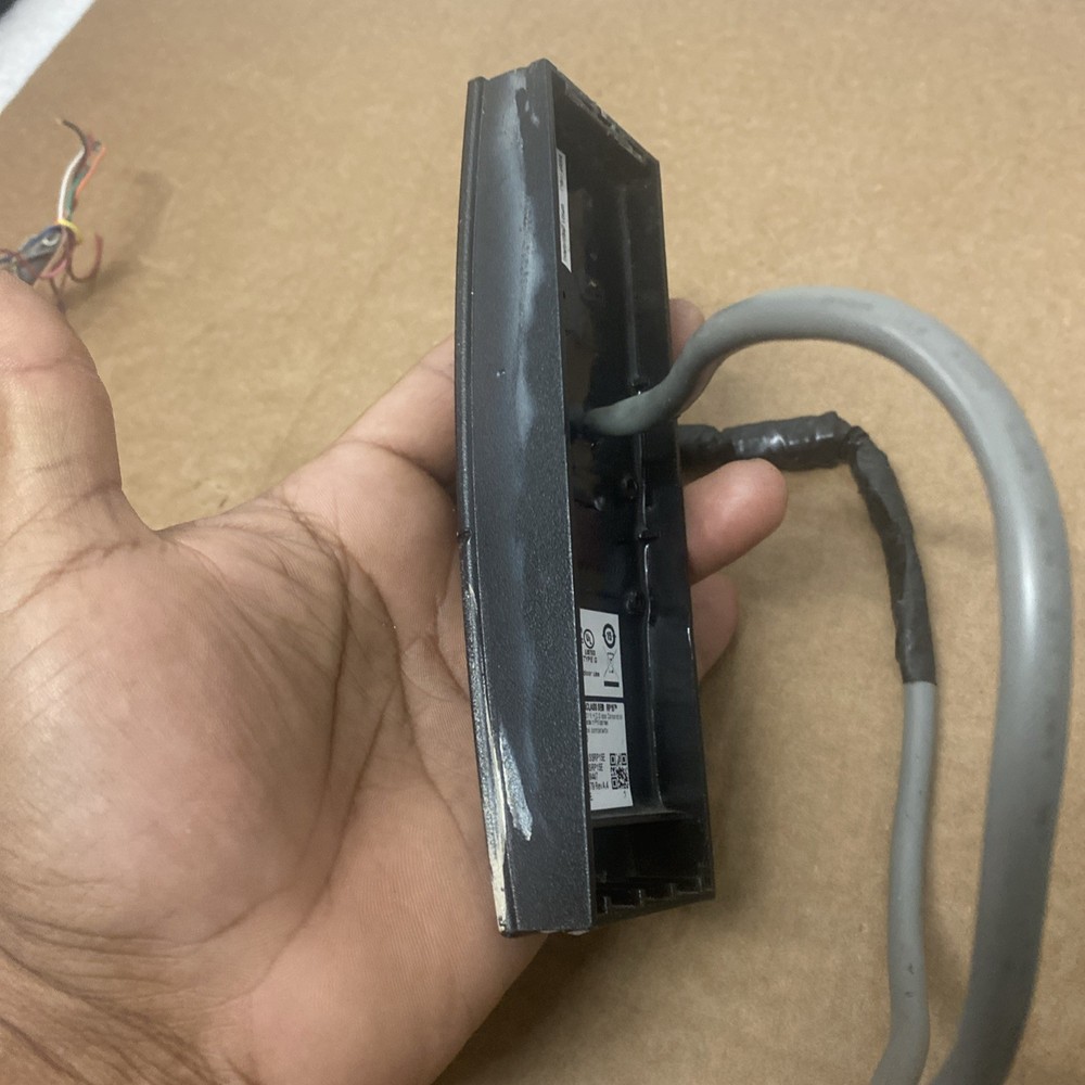 HID multiCLASS SE RP15E Mullion Card Access Reader (Missing Screws And Bracket)