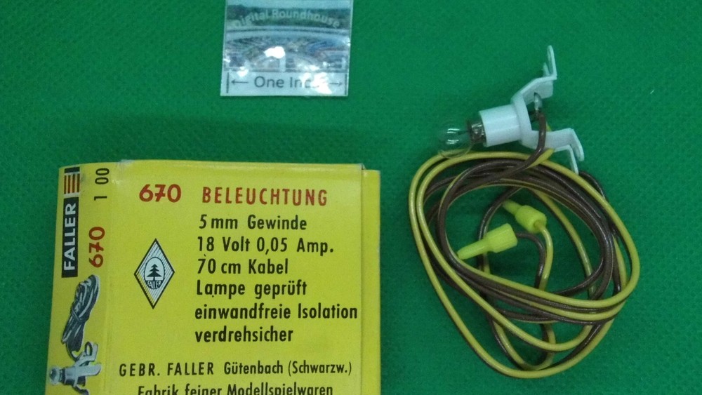 Faller Light Bulb w/Socket & Wire, 18 Volt, Clear, 5mm thread, 18 v, .05 amp