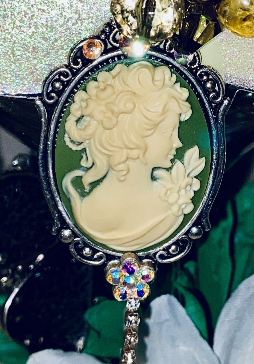 💚Enchanted Green Forest Whimsical Mystery Jewelry Jar – All Wearable pieces🌿💚