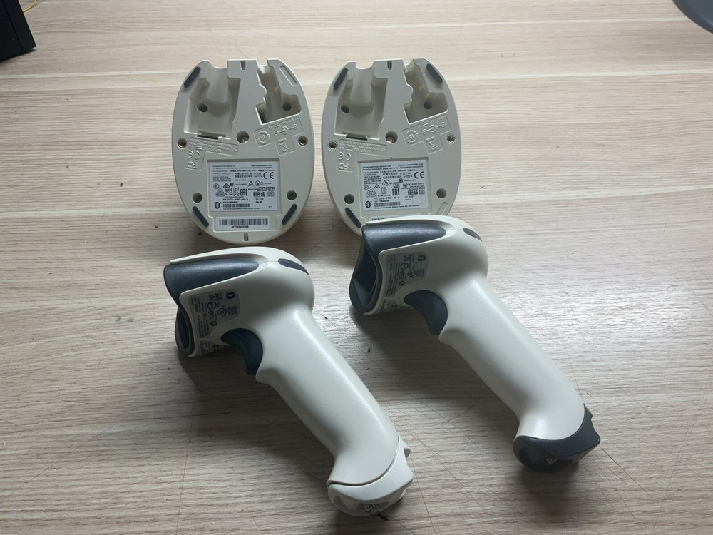 2 / Xenon Model: 1902) Handheld Barcode Scanners / 2 BASES / JUA686