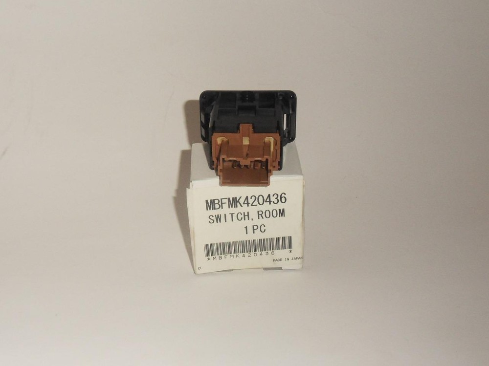 Freightliner Sterling MBFMK420436 Room Light Switch NOS
