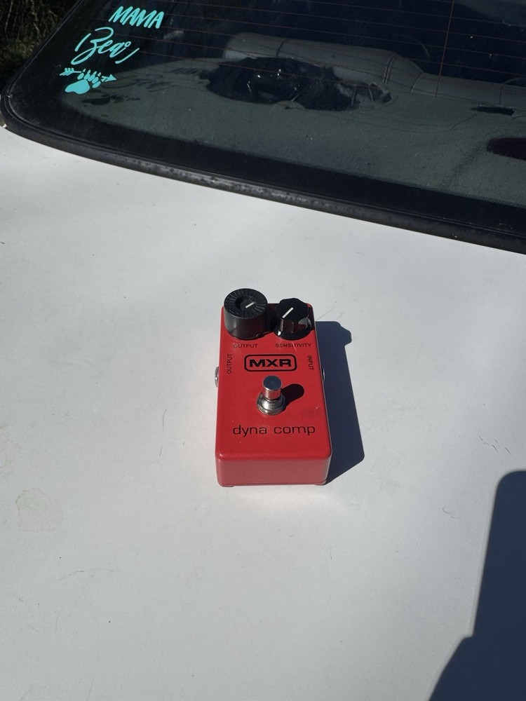 MXR M102 Dyna Comp Compressor Guitar Effects Pedal Very Good