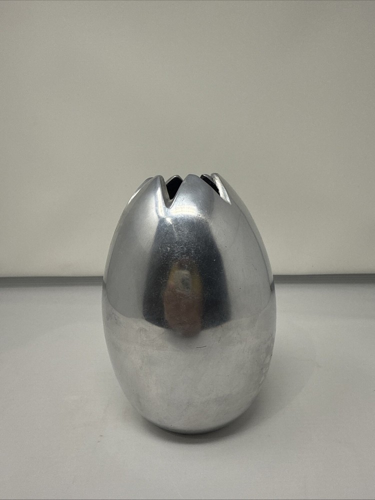 Metal egg Vase