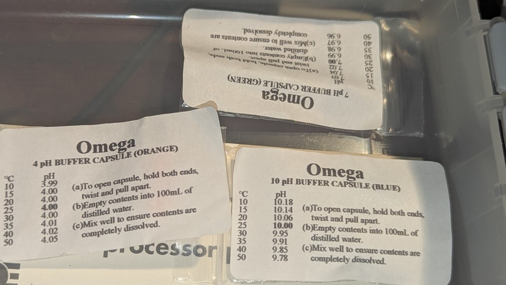 Omega PHH-257 Microprocessor PH Meter w Case & Probes READ CONDITION