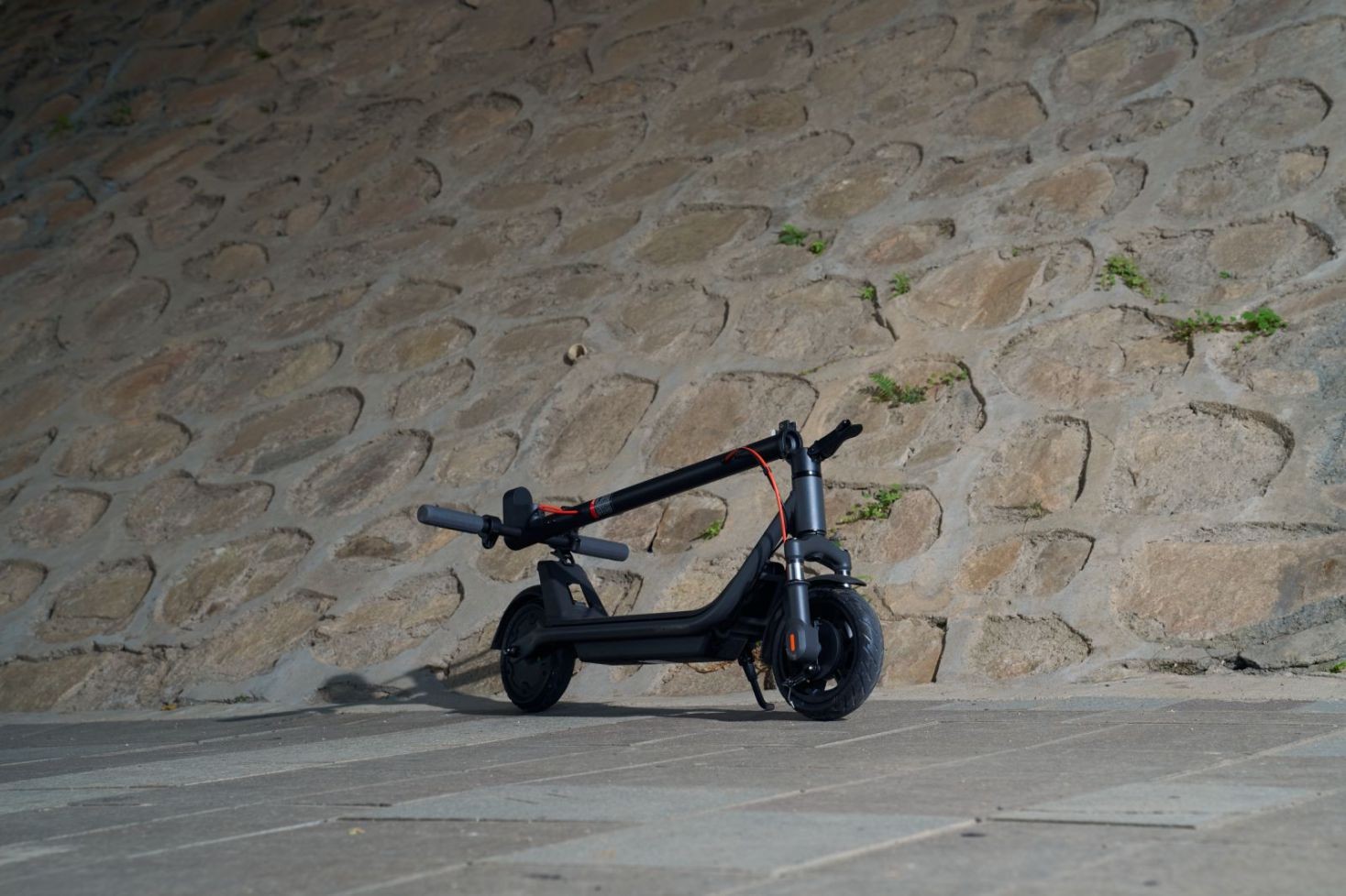 300W Electric Scooter for Adults Teens Folding E-Scooter w/ APP&Shock Absorption