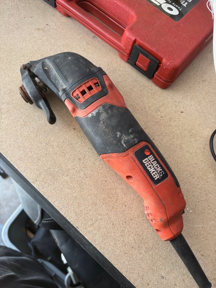 BLACK AND DECKER MULTI TOOL BD200MT CORDED USED