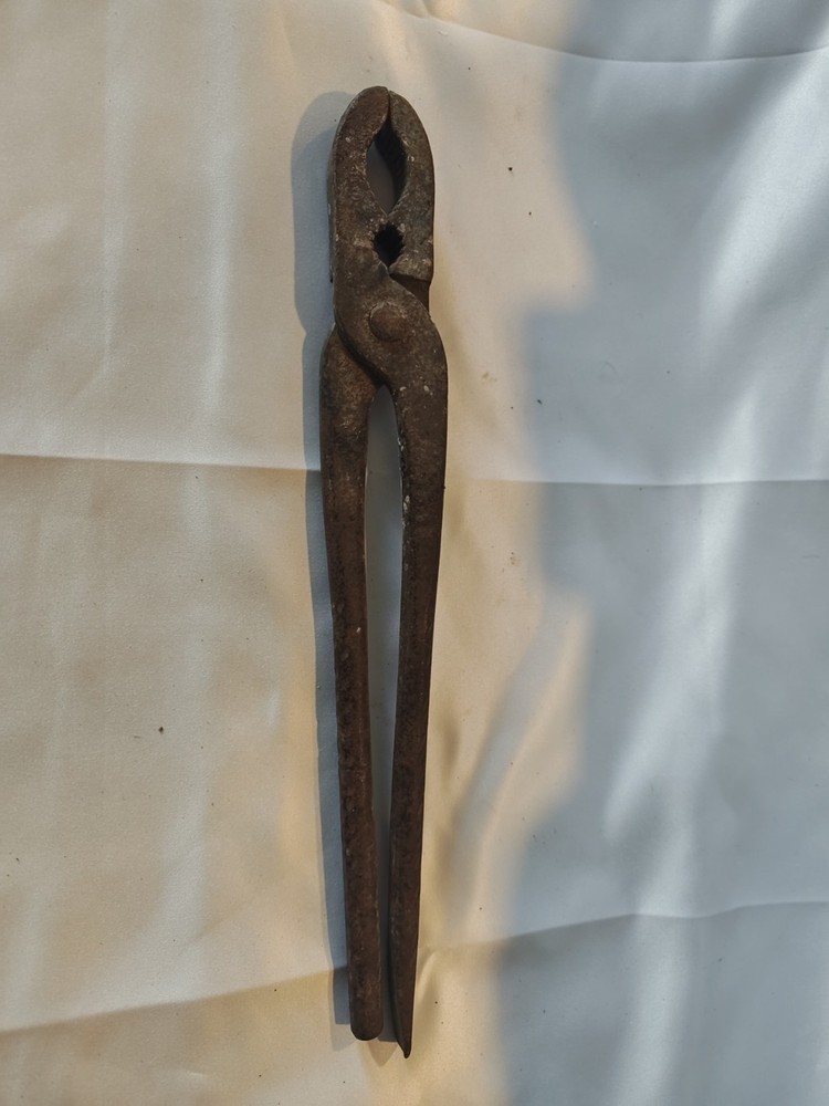 Antique Primitive Wolf Jaw Type Blacksmith Forge Tongs