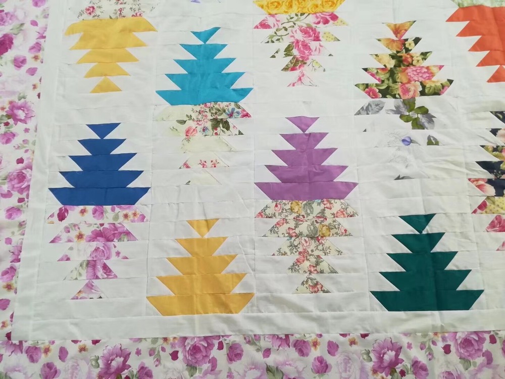 Queen size Machine pieced Pineapple patchwork quilt top #103A