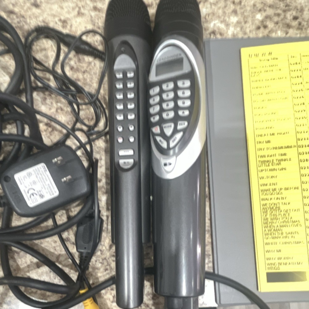 Leadsinger Portable Microphone System Black Silver with Cables Songbook