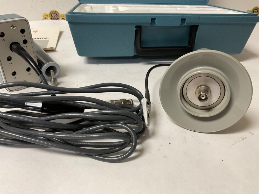 TEKTRONIX P6015 High Voltage Probe case & manual.