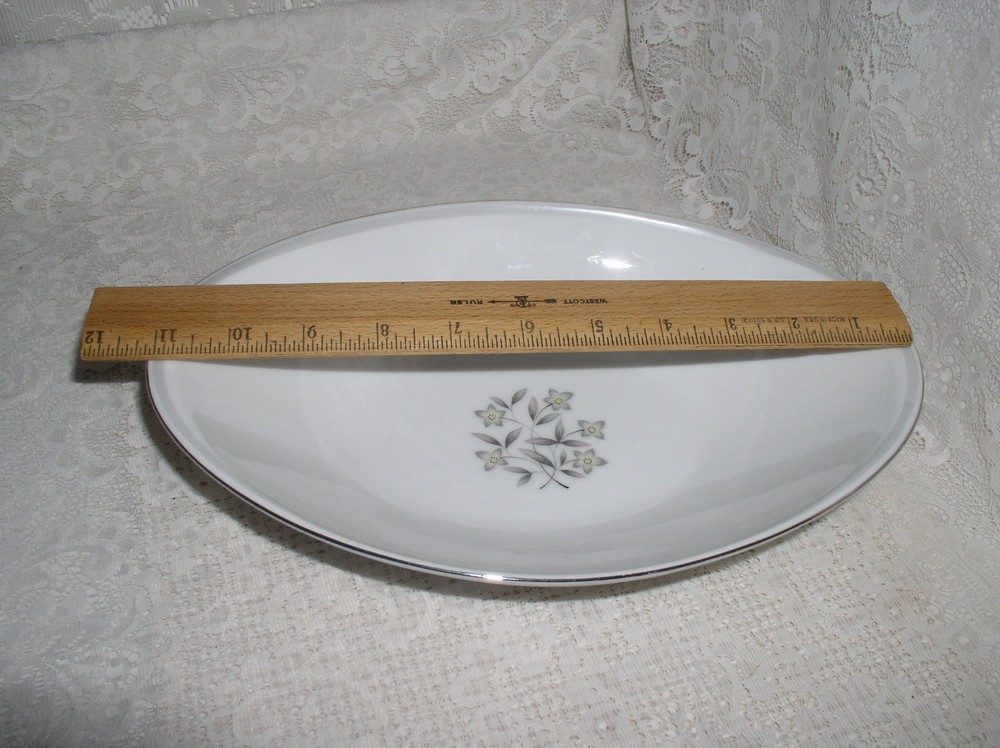 Meito China Grace Oval Vegetable Bowl