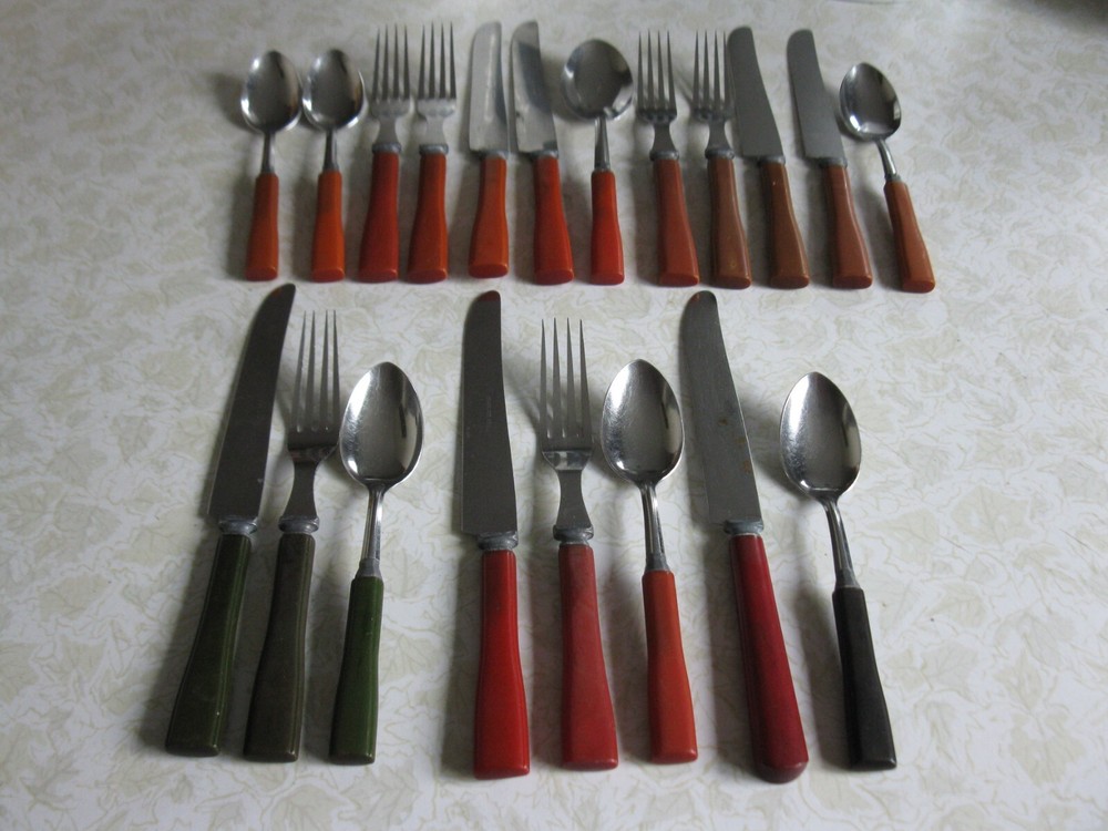 MIXED LOT BAKELITE FLATWARE 20PCS. STAINLESS