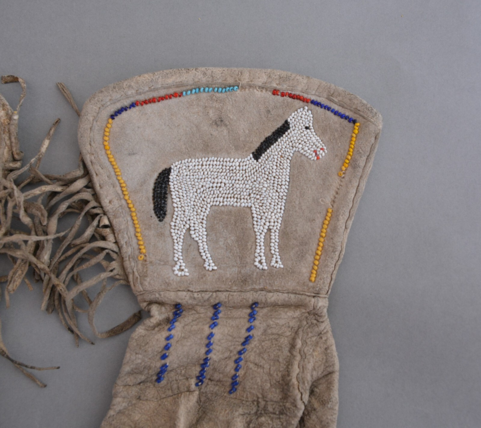 Old Plateau Indian Beaded Gauntlet Gloves - Pictorial Horses