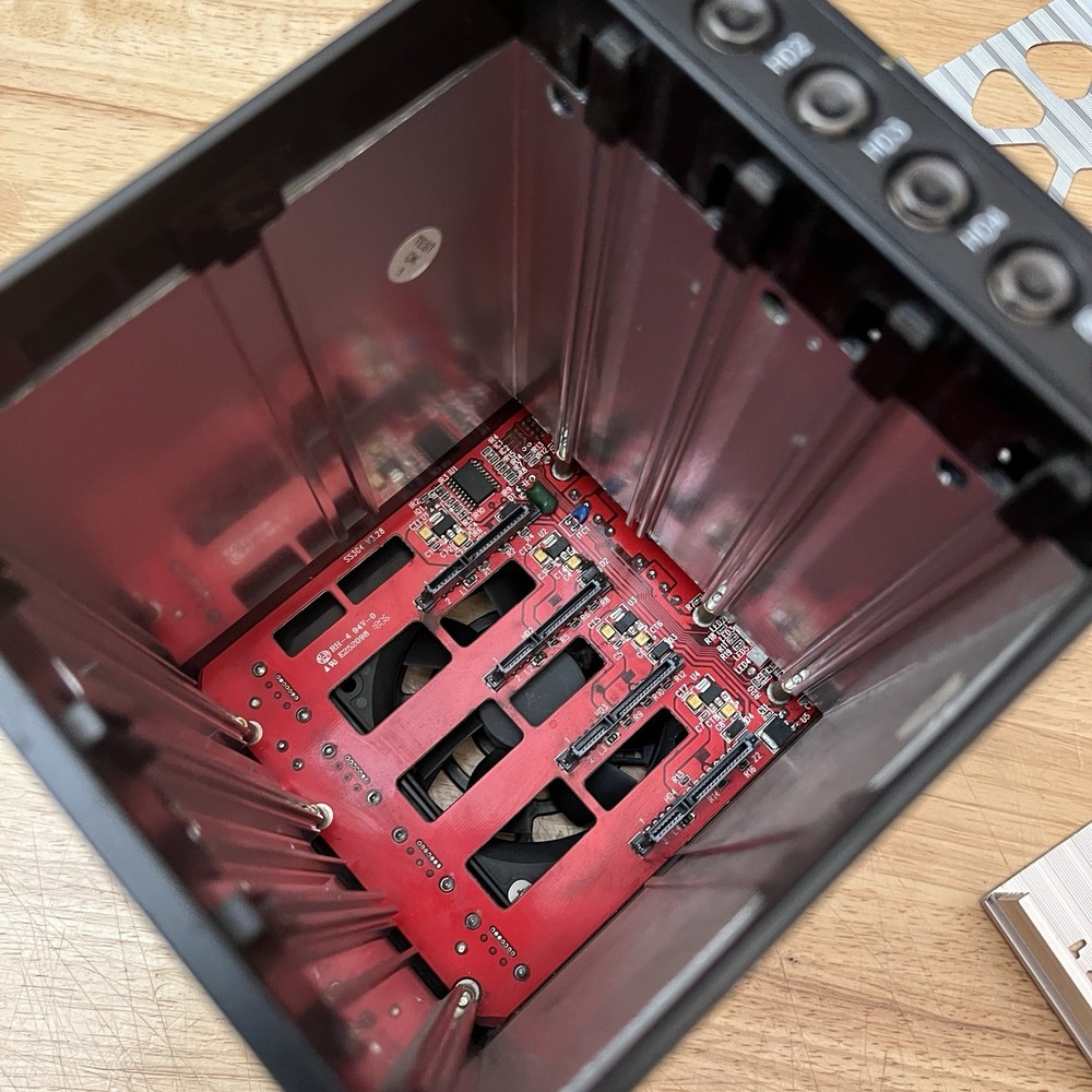 Addonics - Disk Array 4SA Storage Drive Cage