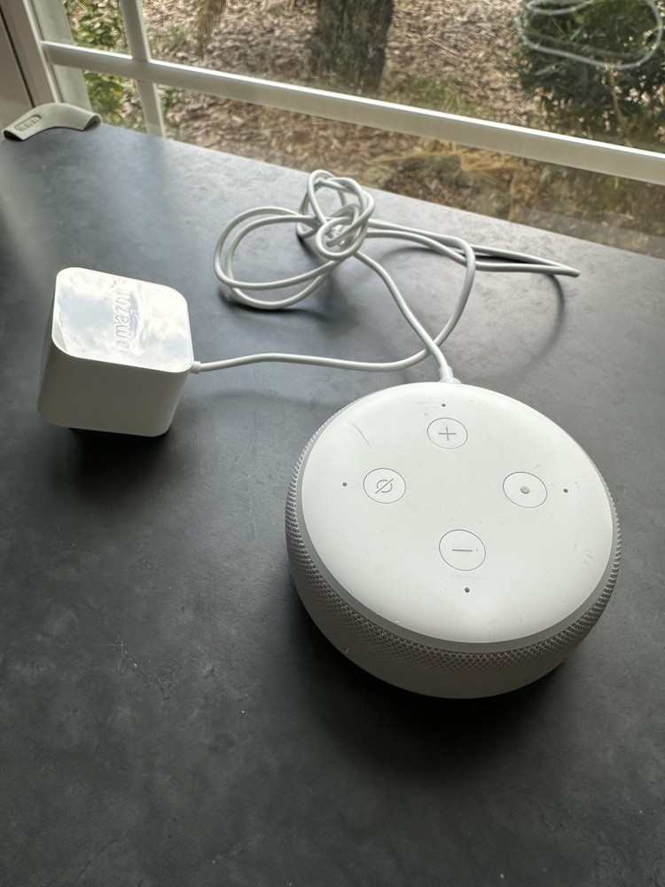 Amazon Echo Dot (3rd Gen) Alexa - White - EXCELLENT CONDITION - 36EBT3