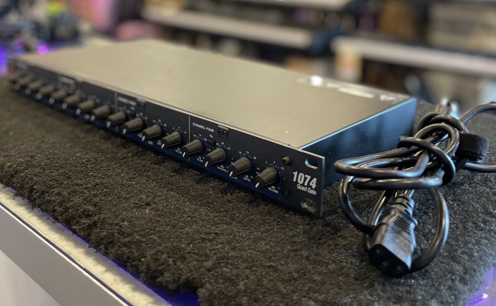 DBX 1074 Quad Noise Gate Dynamic Processor Rack Effect Unit w/ IEC Power Cable