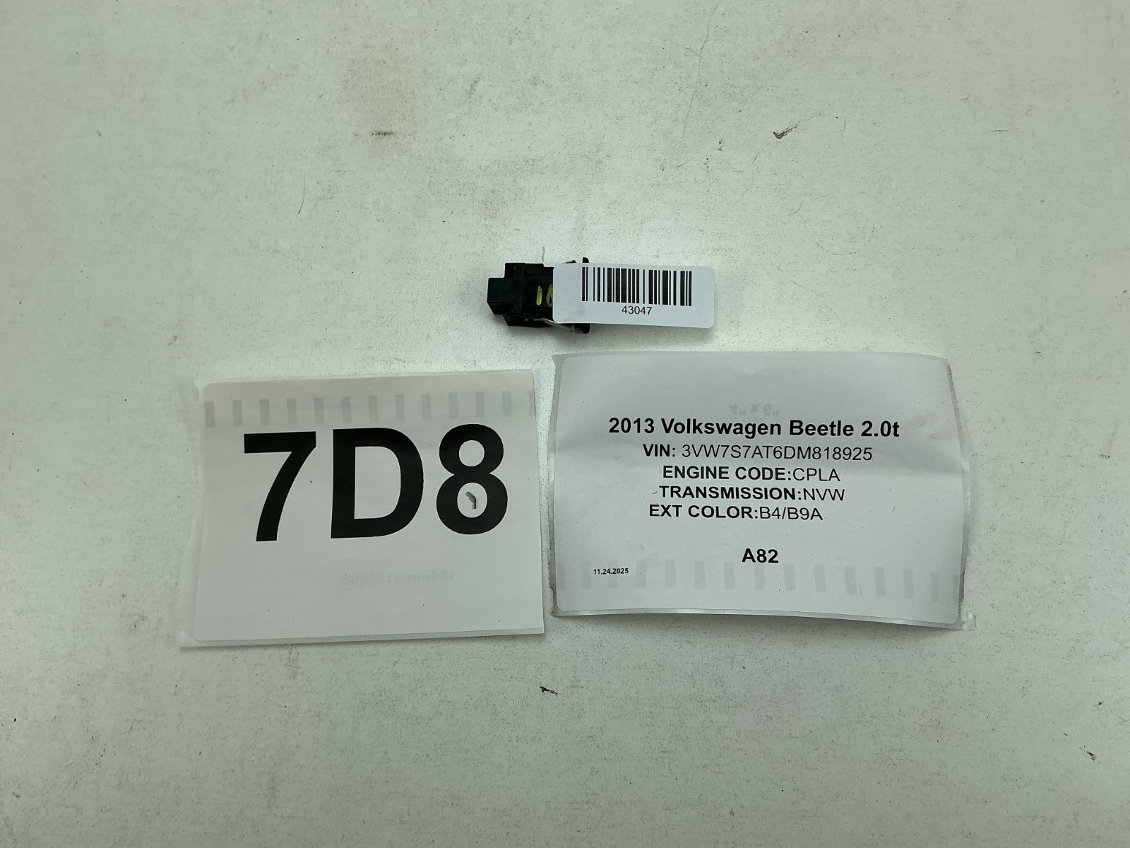 2012-2018 Volkwagen Beetle Aux-In /Auxiliary Socket 5M0035724 OEM