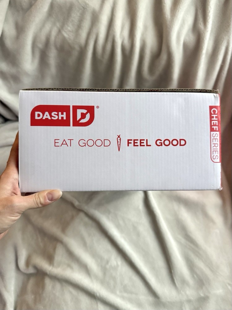 NIB Dash Sous Vide Circulator 800 Watts with Chill Function