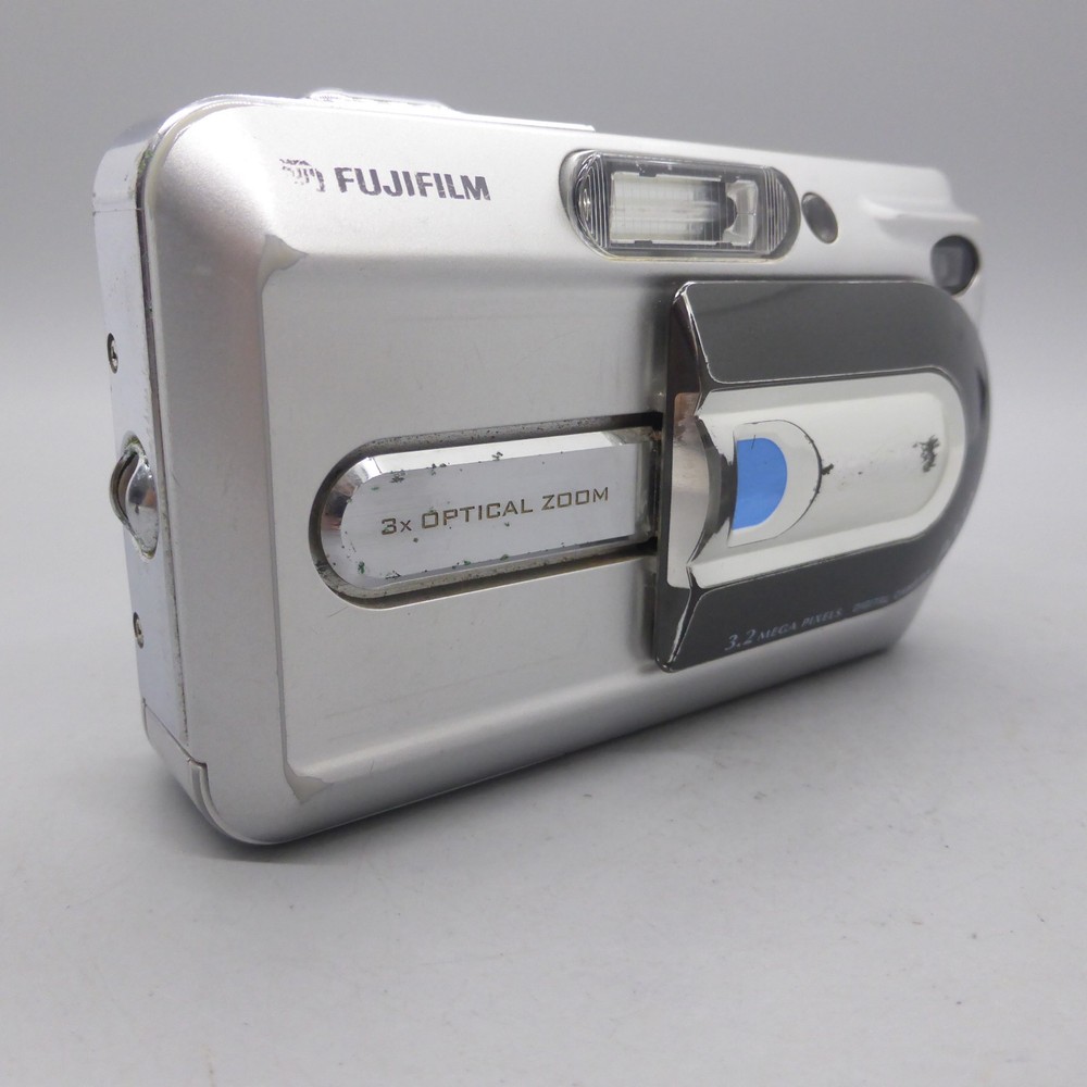 Fujifilm Digital Camera FinePix A330 3.2MP Silver Tested