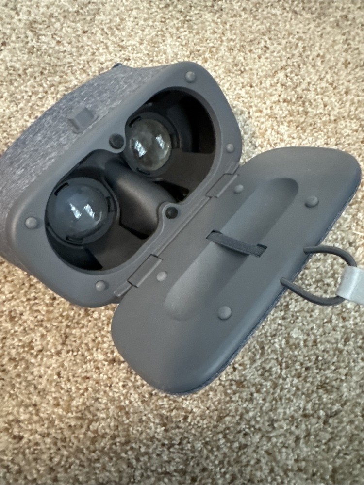 Google Daydream 2nd Gen View VR Headset Charcoal Gray w/Controller Smartphone