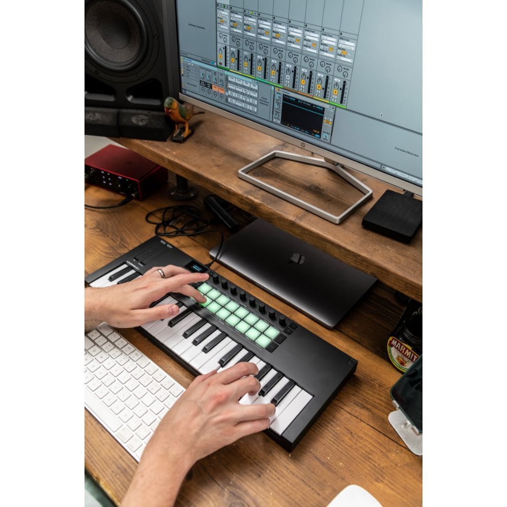 Novation Launchkey Mini 37 MK4 37 Mini Key USB Compact DAW Keyboard Controller