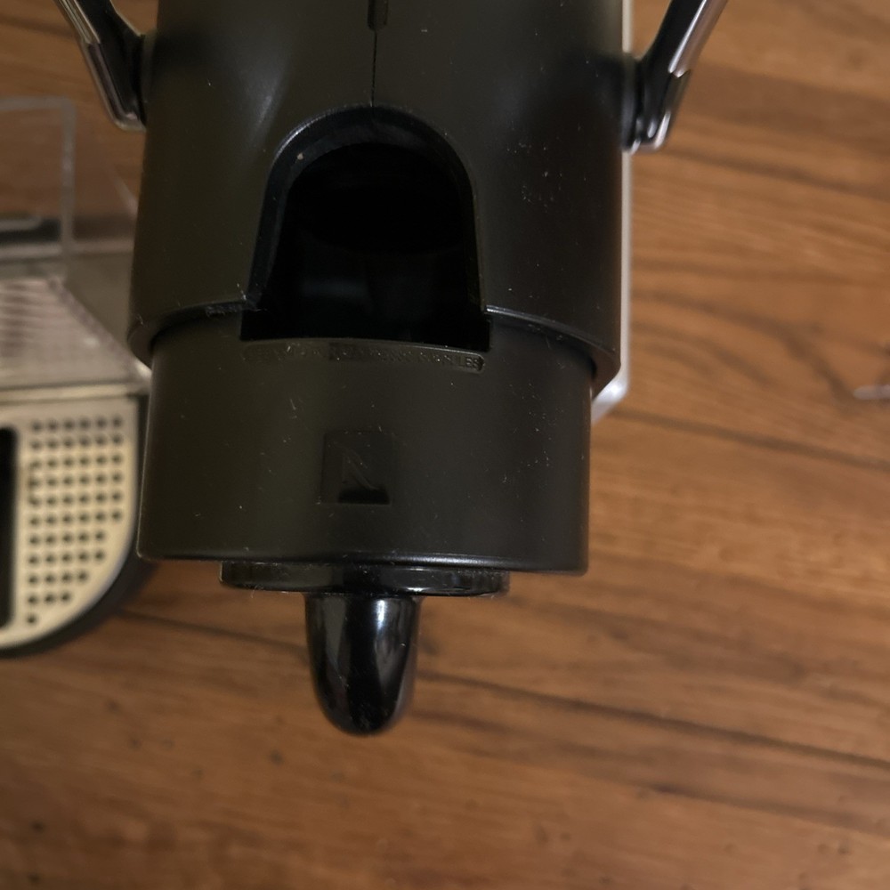 Nespresso Pixie EN124S Coffee & Espresso Machine DeLonghi Black/Silver Complete