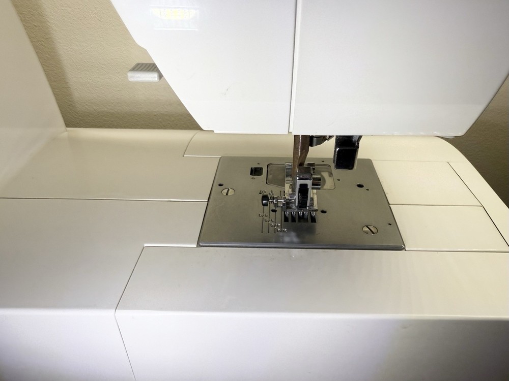 SINGER QUANTUM 9920 Sewing Machine Untested