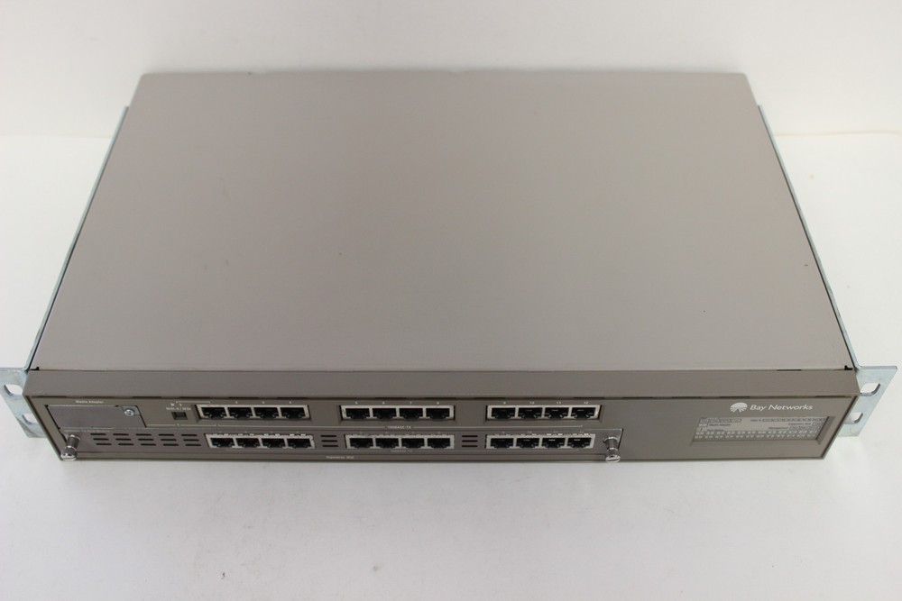 BAY NETWORKS AT2202001 BAYSTACK 100BASE-T STACKABLE 24 PORT HUB WITH WARRANTY